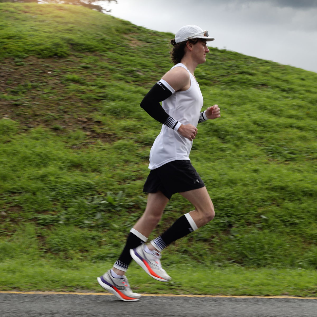 Knitted-Calf-Sleeve-white-2